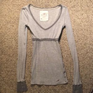 Adorable Hollister babydoll long sleeve V neck top. Gray and white striped.